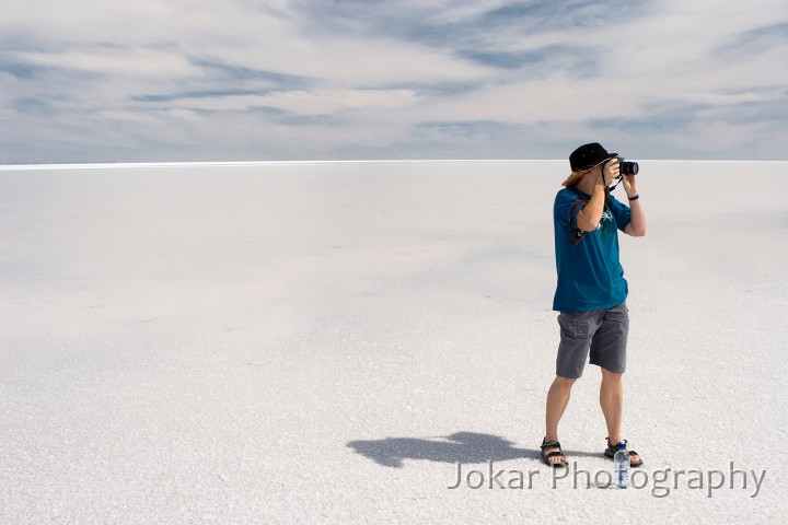 Lake Eyre (Day 2)_20070407_062.jpg - Karen on Lake Eyre